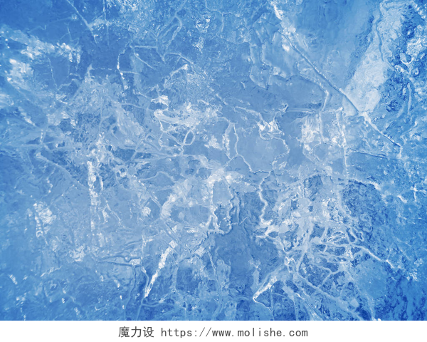 冰块上的裂痕抽象冰纹理。蓝色冰，北极冰背景.                                    